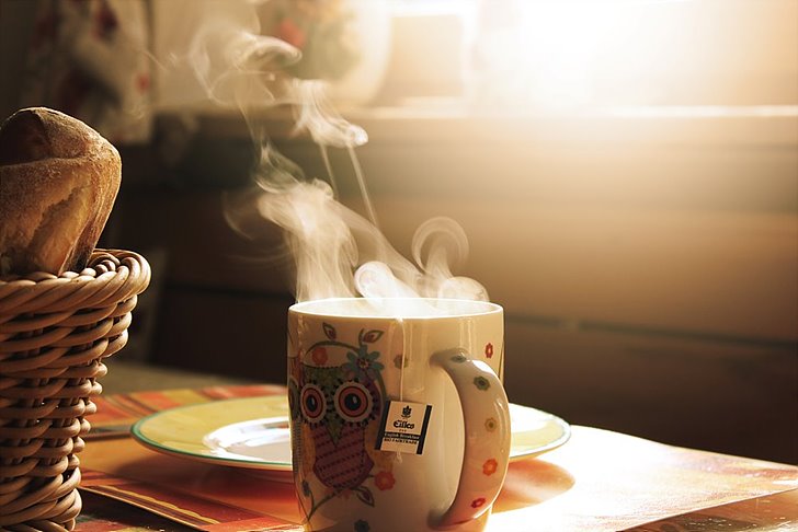 따뜻한 아침 커피