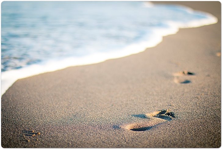 해변의 평온한 모래알